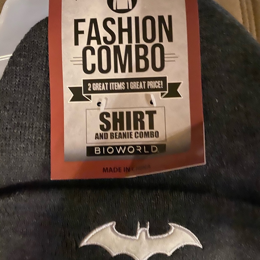 New Batman long sleeve top and beanie - Picture 9 of 9
